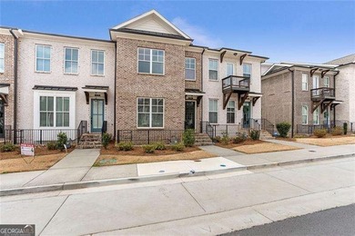 Welcome to this beautifully upgraded three-level townhouse - photo 12