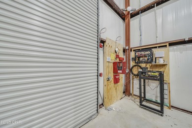 Rare opportunity to acquire a truly unique, industrial warehouse - photo 18