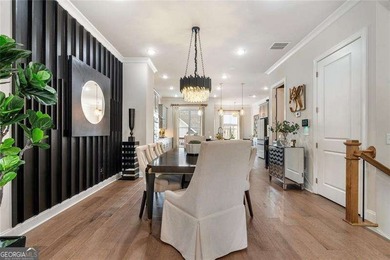 Welcome to this beautifully upgraded three-level townhouse - photo 18