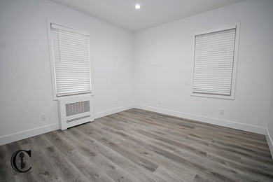 Rare Oakwood two-family detached. Incredible value, won't last! - photo 22