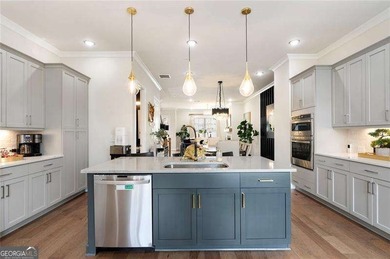Welcome to this beautifully upgraded three-level townhouse - photo 23
