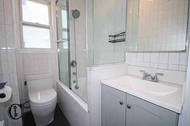 Rare Oakwood two-family detached. Incredible value, won't last! - photo 24