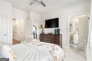 Welcome to this beautifully upgraded three-level townhouse - photo 28