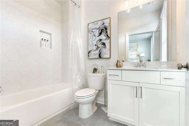 Welcome to this beautifully upgraded three-level townhouse - photo 29