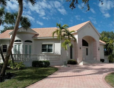 Immerse yourself in the tranquility of 5331 Siesta Cove Drive, a - photo 2