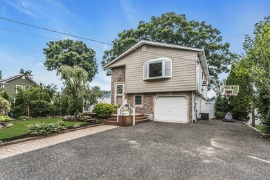 LEGAL ACCESSORY APARTMENT in this 2200 Sq Ft Hi-Ranch! Featuring - photo 2