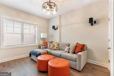Welcome to this beautifully upgraded three-level townhouse - photo 39