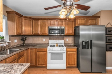 LEGAL ACCESSORY APARTMENT in this 2200 Sq Ft Hi-Ranch! Featuring - photo 9