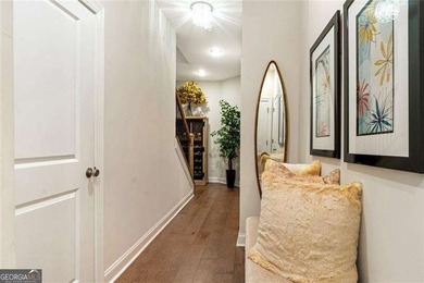 Welcome to this beautifully upgraded three-level townhouse - photo 42