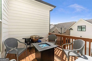 Welcome to this beautifully upgraded three-level townhouse - photo 43