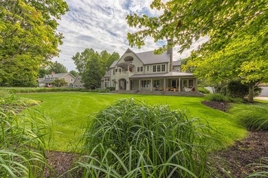 Luxurious home on 3 acres where you will enjoy private sets - photo 2