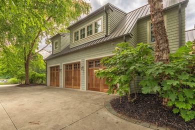 Luxurious home on 3 acres where you will enjoy private sets - photo 5