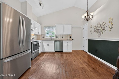 Lovingly maintained and move-in ready, this charming 3-bedroom - photo 7