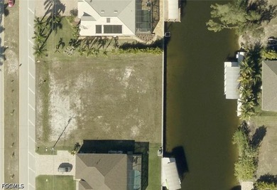 ***GULF ACCESS TRIPLE LOT WITH SEAWALL*** In the sought after - photo 1