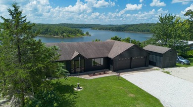 Welcome to Serenity House, where million-dollar views of Pomme - photo 1