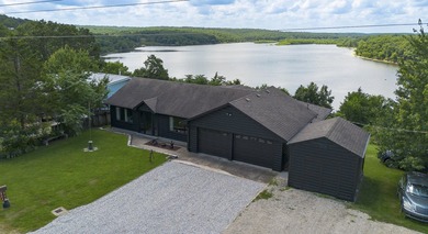 Welcome to Serenity House, where million-dollar views of Pomme - photo 2