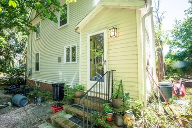 Location Location Location!!!! House is in need of a Total - photo 3