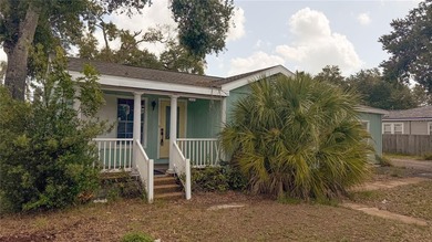 Investor Special with Endless Potential on an Oversized Lot! Due - photo 3