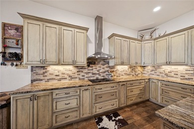 Luxury Lake Front 5 bed 3.5 bath home nestled at the south end - photo 13