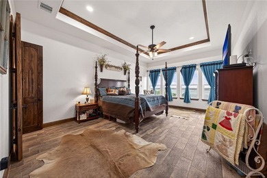 Luxury Lake Front 5 bed 3.5 bath home nestled at the south end - photo 14