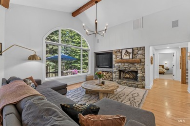 Timeless mountain lodge coupled with new mountain modern - photo 14