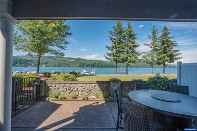 Rare opportunity to own a stunning furnished lakefront townhome - photo 14