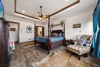 Luxury Lake Front 5 bed 3.5 bath home nestled at the south end - photo 15