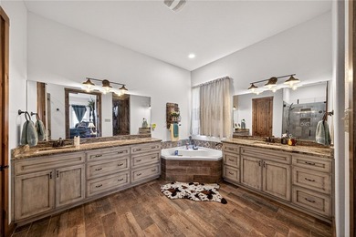 Luxury Lake Front 5 bed 3.5 bath home nestled at the south end - photo 16