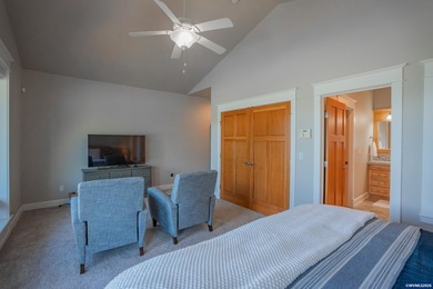 Rare opportunity to own a stunning furnished lakefront townhome - photo 16