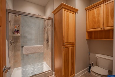 Rare opportunity to own a stunning furnished lakefront townhome - photo 18