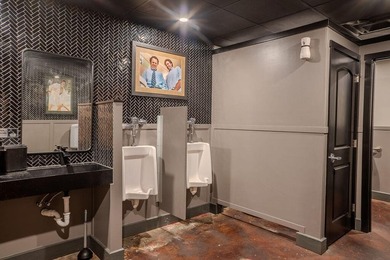 Opportunity for Lease or Purchase. This building has tremendous - photo 19