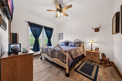 Luxury Lake Front 5 bed 3.5 bath home nestled at the south end - photo 21