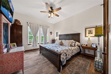 Luxury Lake Front 5 bed 3.5 bath home nestled at the south end - photo 23