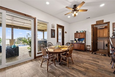 Luxury Lake Front 5 bed 3.5 bath home nestled at the south end - photo 27