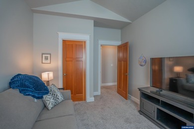Rare opportunity to own a stunning furnished lakefront townhome - photo 27