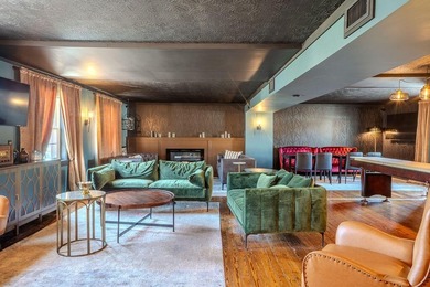 Opportunity for Lease or Purchase. This building has tremendous - photo 28