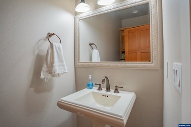Rare opportunity to own a stunning furnished lakefront townhome - photo 28