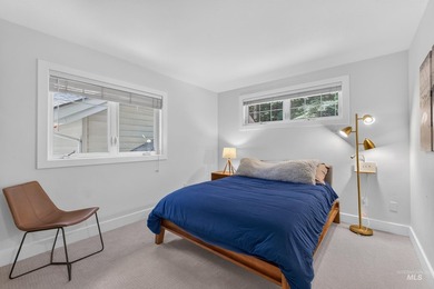 Timeless mountain lodge coupled with new mountain modern - photo 31