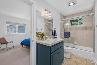 Timeless mountain lodge coupled with new mountain modern - photo 32