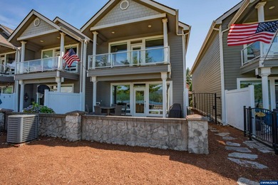 Rare opportunity to own a stunning furnished lakefront townhome - photo 32