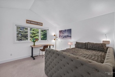 Timeless mountain lodge coupled with new mountain modern - photo 33