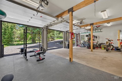 Timeless mountain lodge coupled with new mountain modern - photo 34