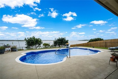 Luxury Lake Front 5 bed 3.5 bath home nestled at the south end - photo 35