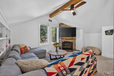 Timeless mountain lodge coupled with new mountain modern - photo 36
