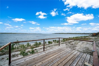 Luxury Lake Front 5 bed 3.5 bath home nestled at the south end - photo 37