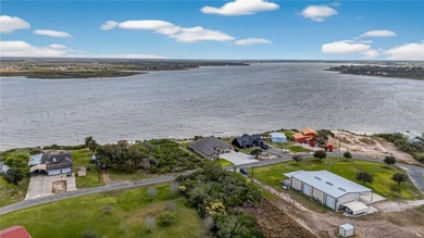 Luxury Lake Front 5 bed 3.5 bath home nestled at the south end - photo 38
