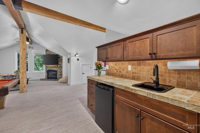 Timeless mountain lodge coupled with new mountain modern - photo 38