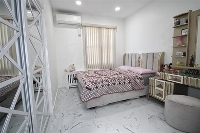 Welcome to this extraordinary solid-brick residence in the heart - photo 22