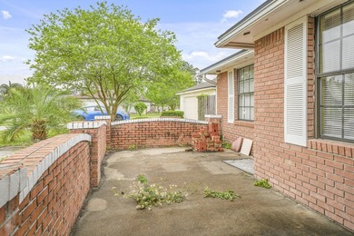 Private Florida resort-style brick home with screened pool - photo 11