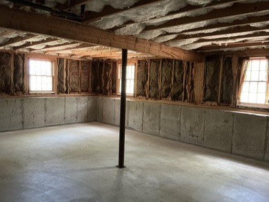 Very spacious 3 bedroom ranch in very convenient location close - photo 25